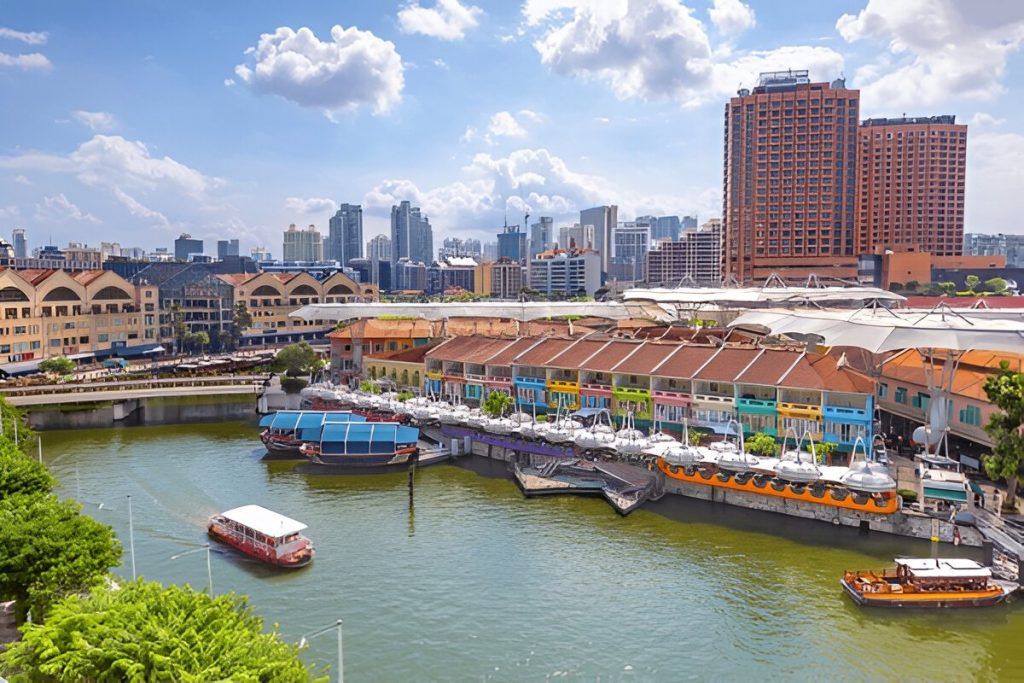 Clarke Quay – Spotless fun by the river